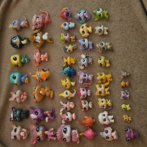 authentic littlest pet shop lot of 49. (g6-g7)